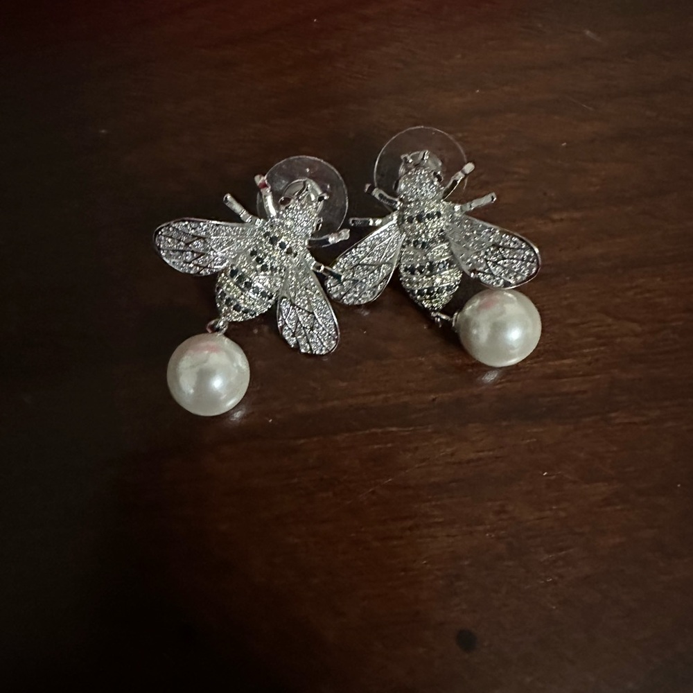 Elegant Silver Bee Earrings with Pearl Accents new